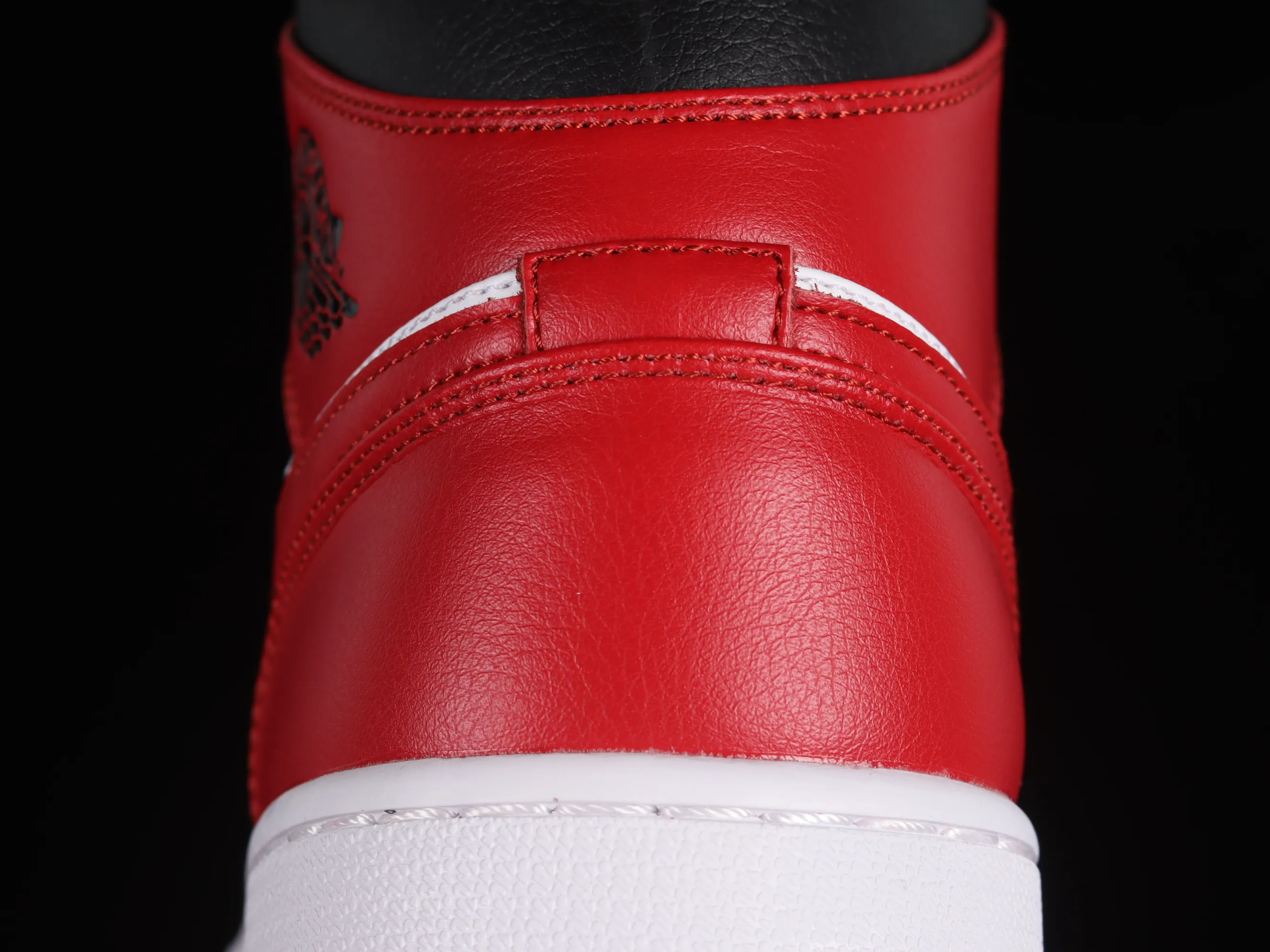 All categories Air Jordan Jordan series basketball shoes Air Jordan 1 Mid Air Jordan 1 Mid AJ1 Joe 1 black red toe Zhongbang basketball shoes BQ6472-079